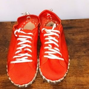 Kengos Orange Tan trim white lace up wide 10. Never used sat in closet